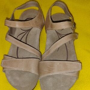 Women's Tan Sandals